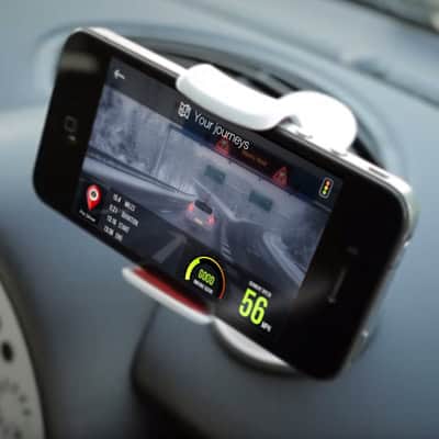 driving_monitor_telematics_app_mounted