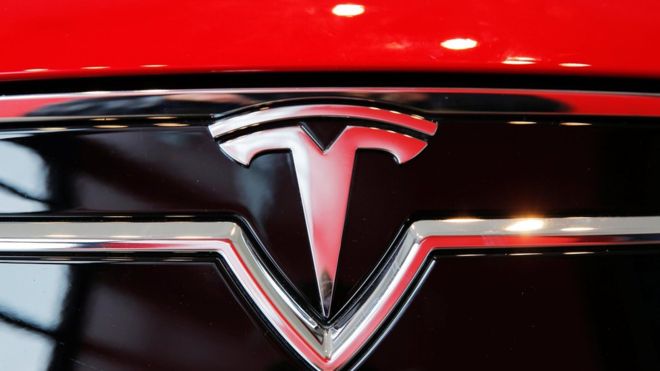 Tesla shares drop 3% after first autonomous car fatality